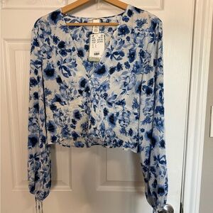 H&M Floral Blue and White Women's Top